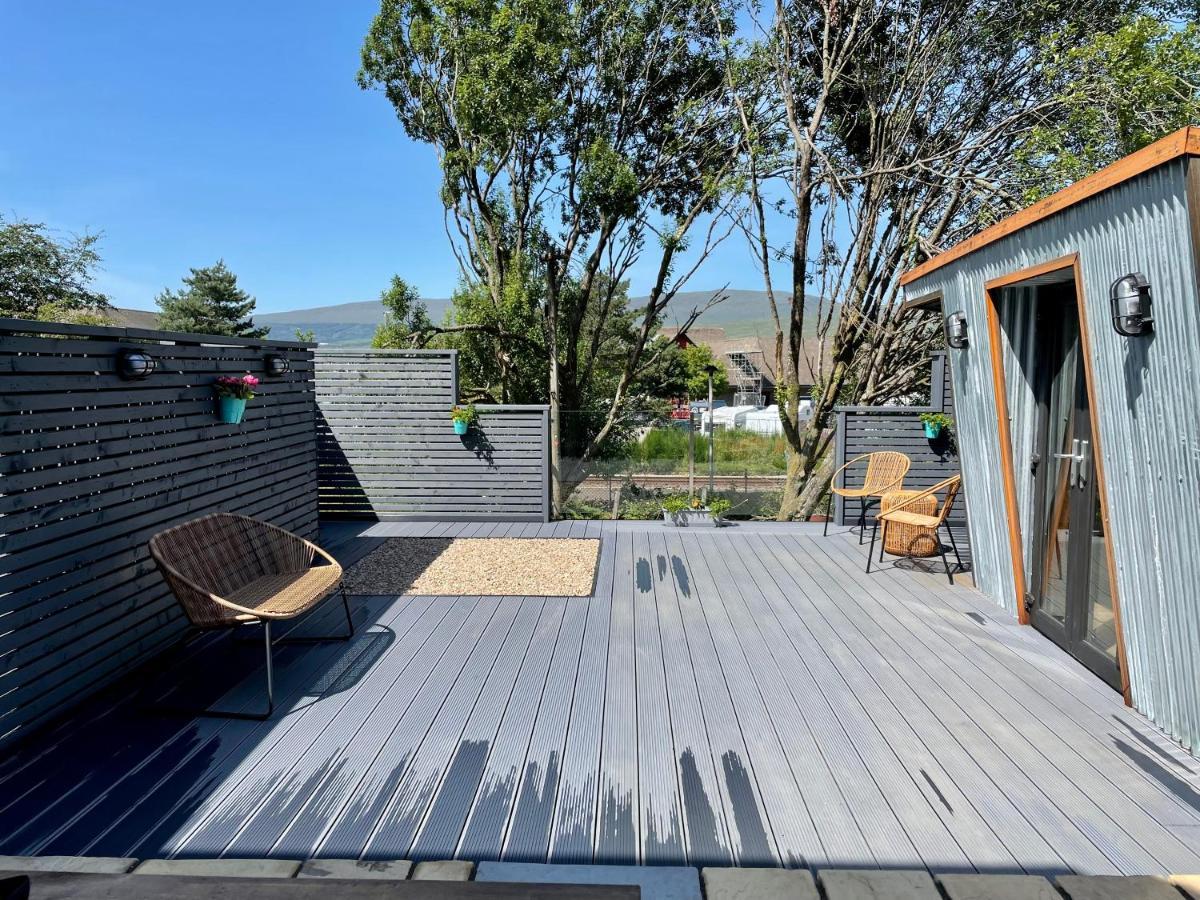 Stylish, Central Studio With Kitchen & Large Deck Fort William Zewnętrze zdjęcie