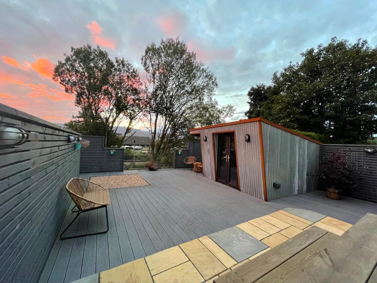 Stylish, Central Studio With Kitchen & Large Deck Fort William Zewnętrze zdjęcie
